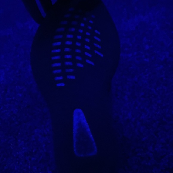 Yeezy beluga v2 - Picture 3 of 6